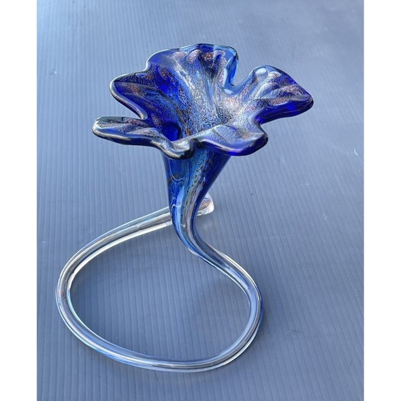 Art Glass Flower Blue Swirl Bud Vase Curled Stem Hand Blown Signed - Picture 1 of 8